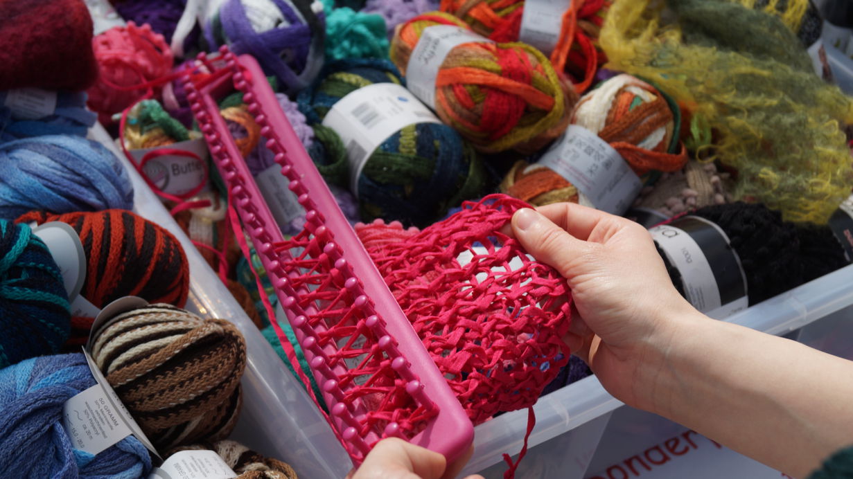 Wolle-Fest und Stoff-Messe_Straight Knitting Loom_2015-04-19 14.09.37